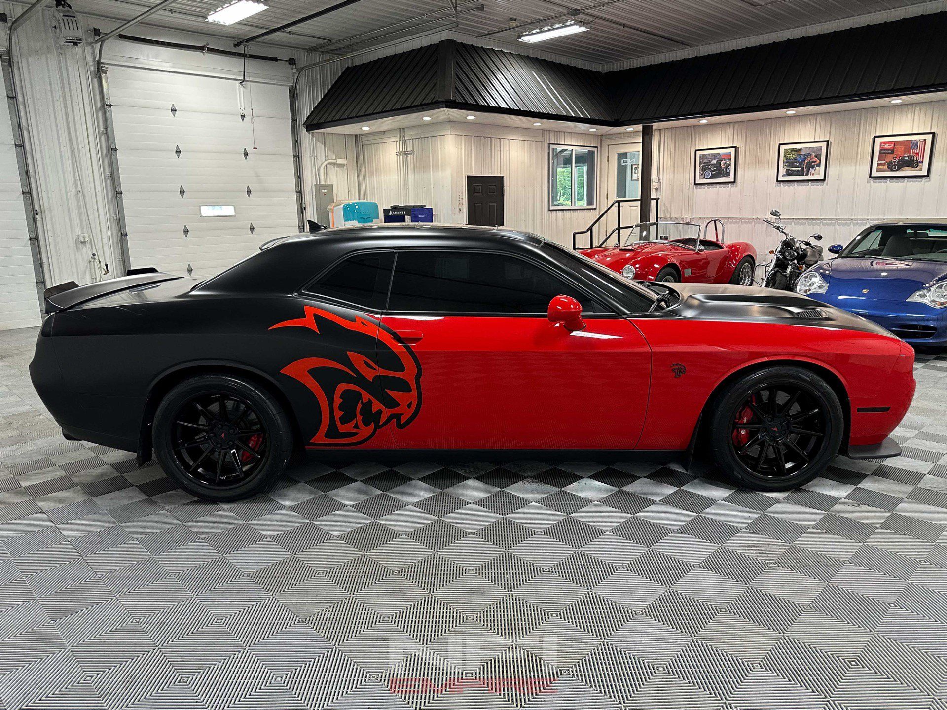 Used 2016 Dodge Challenger SRT Hellcat RWD image 7