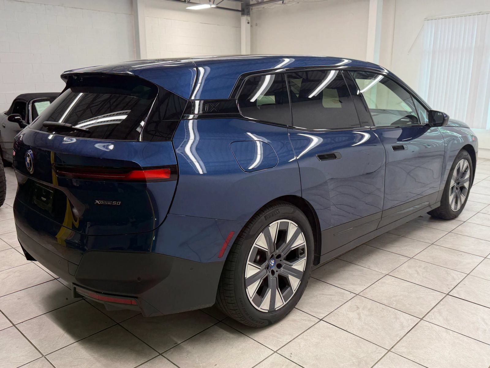 Used 2022 BMW iX xDrive50 w/ Convenience Package AWD/4WD image 9
