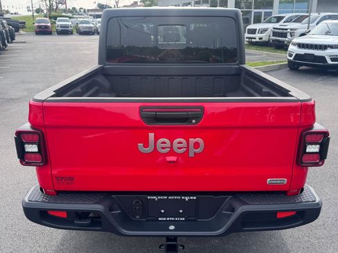Used 2020 Jeep Gladiator Overland AWD/4WD image 4