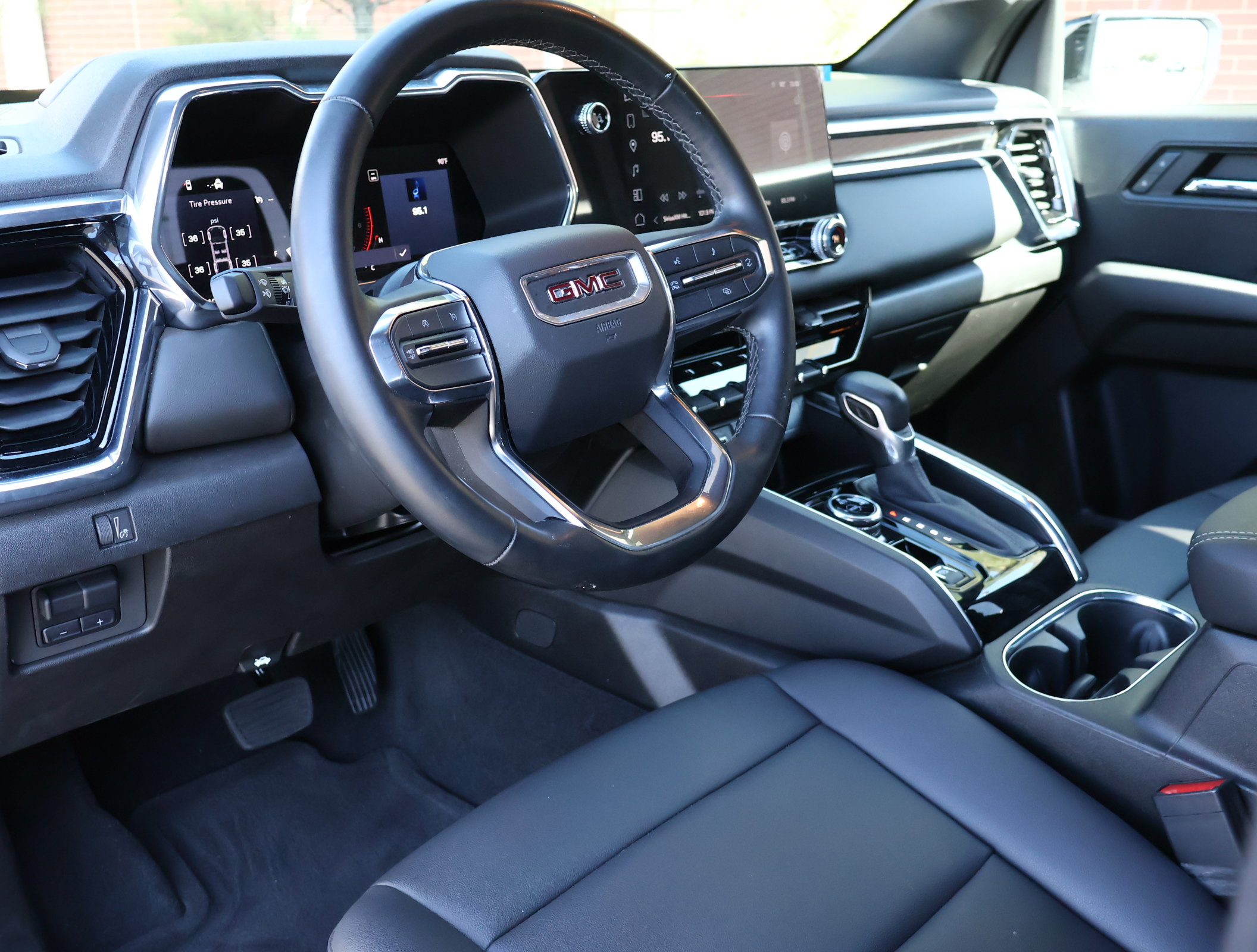 Used 2024 GMC Canyon Elevation w/ Elevation Premium Package AWD/4WD image 3