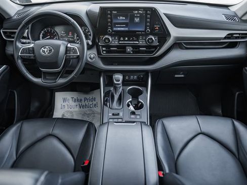 Used 2022 Toyota Highlander XLE image 24