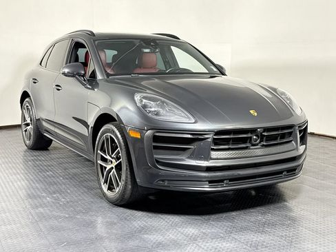 Certified 2023 Porsche Macan AWD/4WD image 9