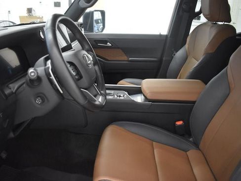 Used 2024 Lexus GX 550 w/ Cold Area Package AWD/4WD image 22