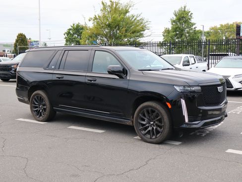 Used 2023 Cadillac Escalade ESV Sport w/ LPO, ONYX Package AWD/4WD image 13