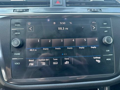 Used 2020 Volkswagen Tiguan SE FWD image 18