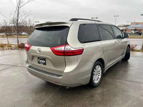 Used 2016 Toyota Sienna XLE image 8