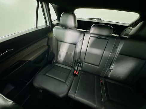 Used 2022 Volkswagen Atlas Cross Sport SE image 12