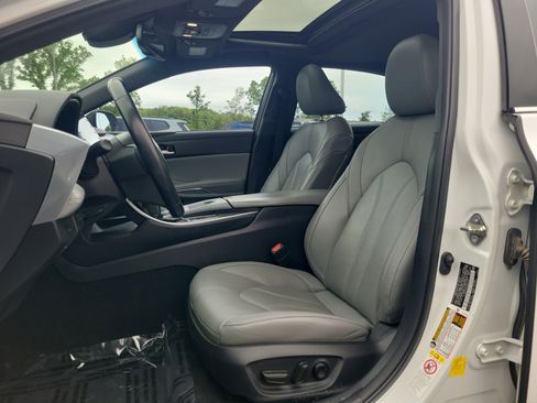 Certified 2019 Toyota Avalon XLE w/ Moonroof Package FWD image 21