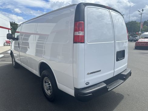 Used 2020 Chevrolet Express 2500 w/ Communications Package RWD image 6