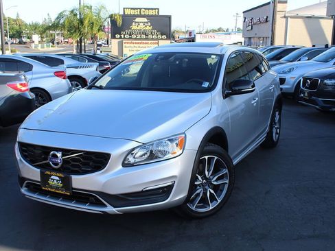 Used 2018 Volvo V60 T5 Cross Country image 38