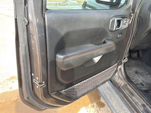 Used 2021 Jeep Gladiator Overland image 17