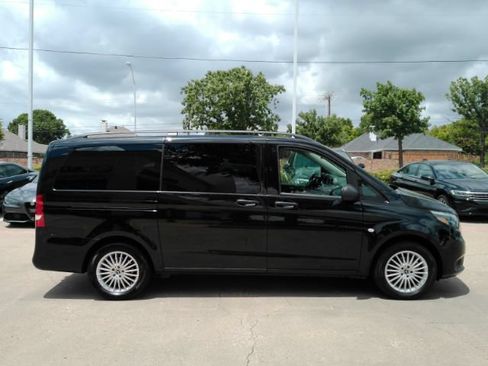 Used 2023 Mercedes-Benz Metris Passenger image 4
