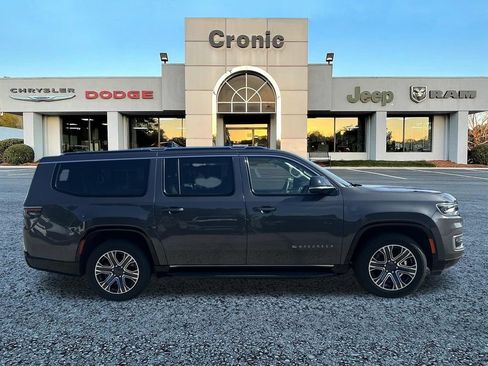 Used 2023 Jeep Wagoneer L 4WD w/ Premium Group I image 2