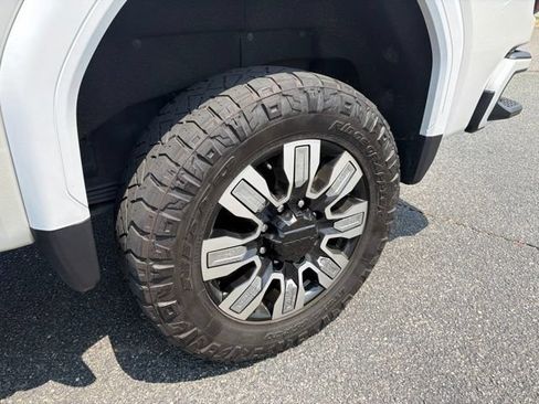 Used 2024 GMC Sierra 2500 Denali w/ Denali Reserve Package AWD/4WD image 9