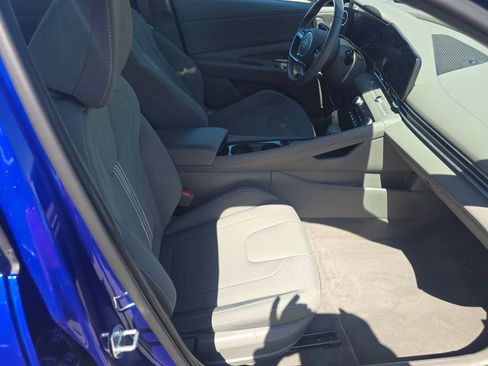 Used 2025 Hyundai Elantra SEL FWD image 14