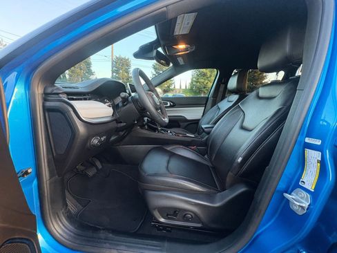 Used 2025 Jeep Compass Limited image 28