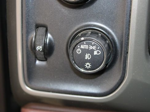 Used 2019 Chevrolet Silverado 2500 High Country w/ Duramax Plus Package AWD/4WD image 27
