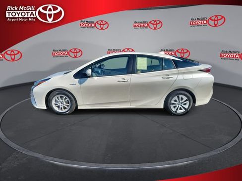 Used 2018 Toyota Prius Four FWD image 5