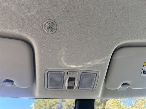 Used 2024 Hyundai Venue SEL image 30