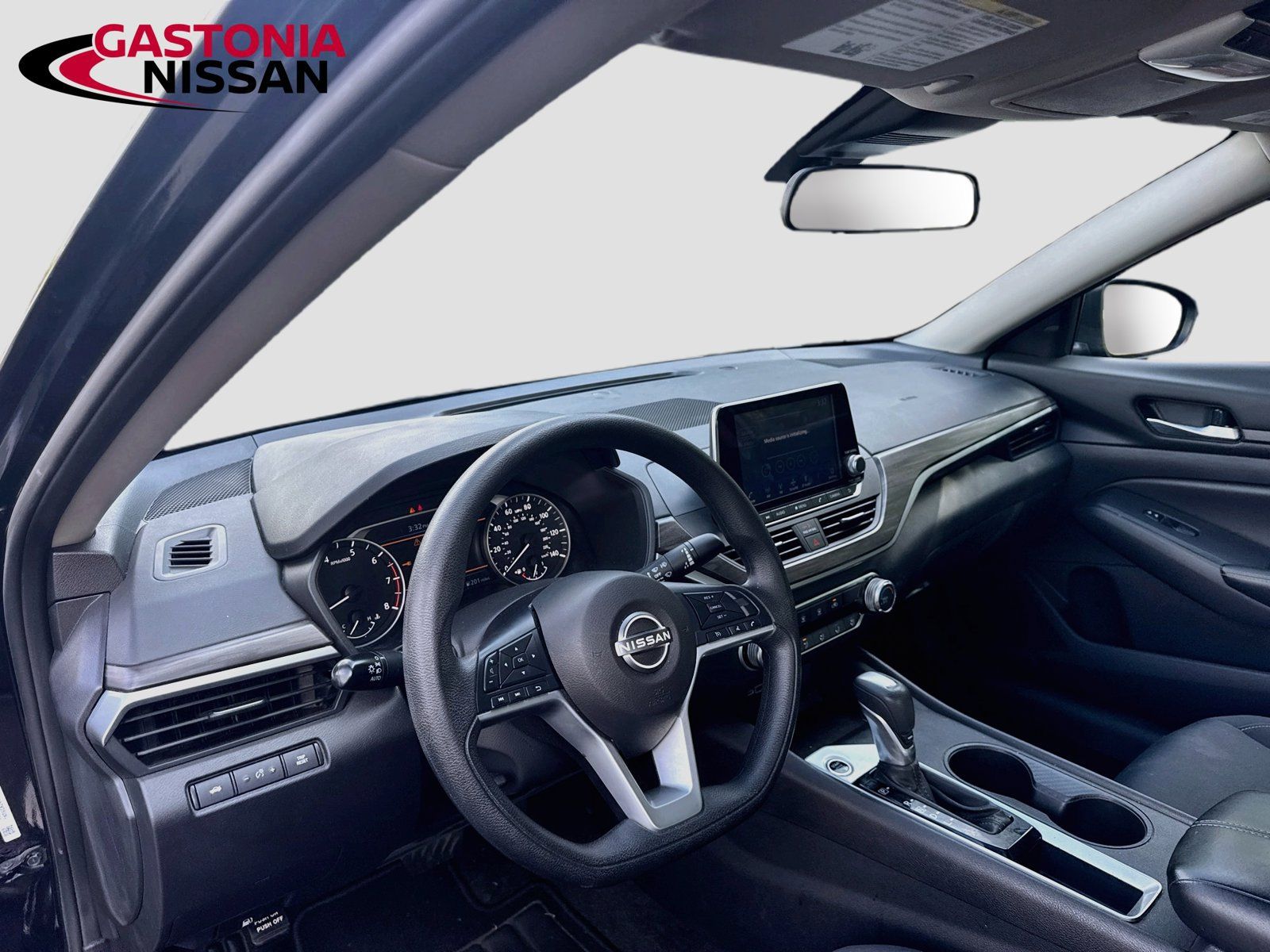 Used 2025 Nissan Altima 2.5 SV FWD image 11