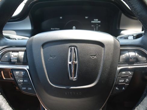 Used 2023 Lincoln Nautilus AWD w/ Premium Package image 11