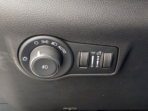 Used 2024 Jeep Compass Trailhawk image 16