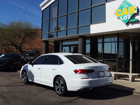 Used 2022 Volkswagen Passat 2.0T SE image 9