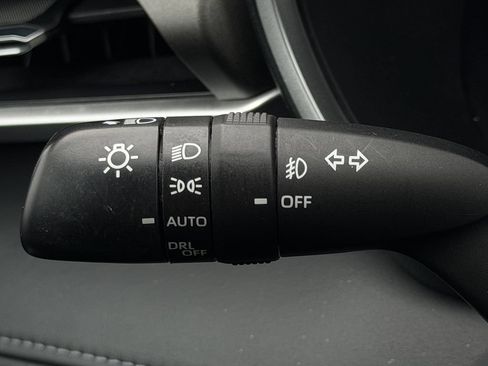 Used 2021 Toyota Highlander XLE AWD/4WD image 22