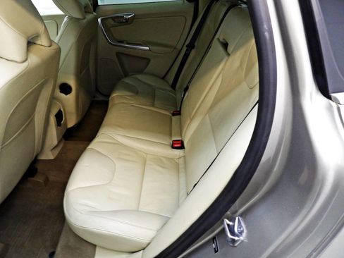 Used 2014 Volvo XC60 T6 image 10