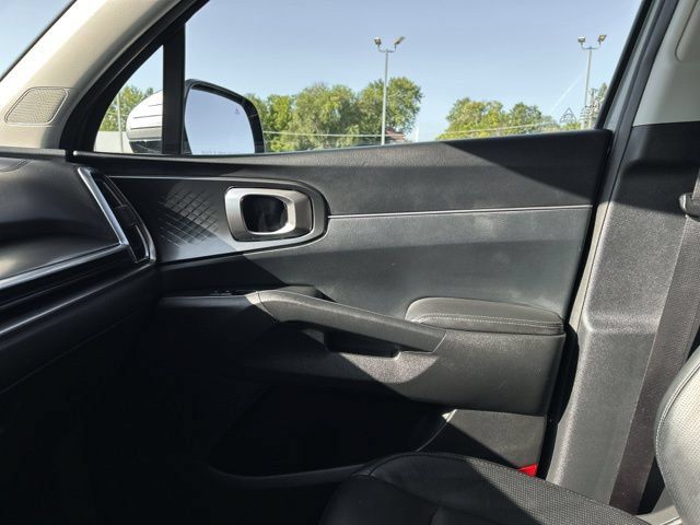 Used 2025 Kia Sorento EX AWD/4WD image 46