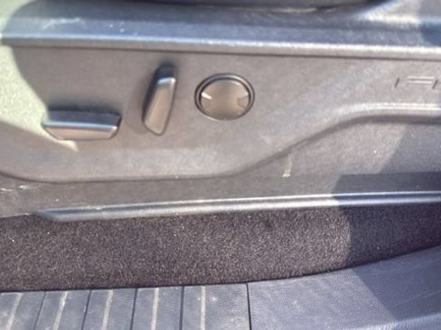 Used 2025 Ford F150 Lariat AWD/4WD image 21