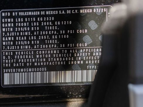 New 2025 Volkswagen Tiguan SE image 43