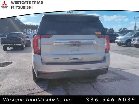 Used 2021 GMC Yukon XL SLT w/ SLT Luxury Plus Package image 4
