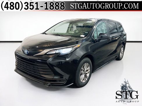 Used 2024 Toyota Sienna LE image 1