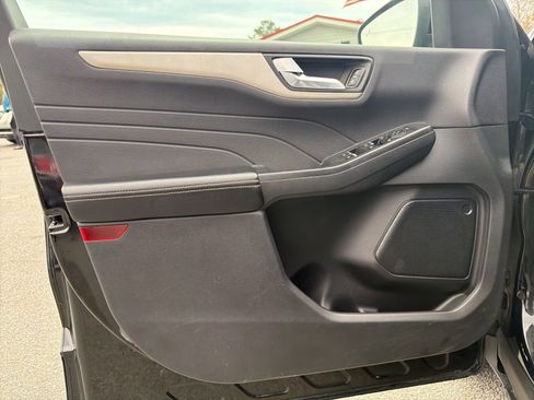 Used 2022 Ford Escape SEL image 11