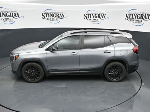 Used 2023 GMC Terrain SLE w/ Driver Convenience Package FWD image 21