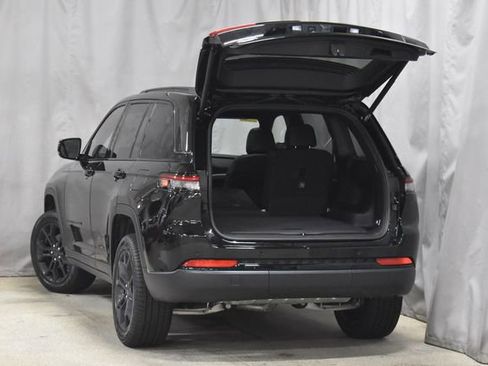 New 2025 Jeep Grand Cherokee Limited w/ Trailer Tow Package image 32