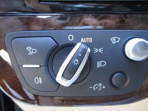 Used 2018 Audi Q7 3.0T Prestige w/ Prestige Package image 31