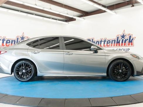 Used 2025 Toyota Camry SE FWD image 29