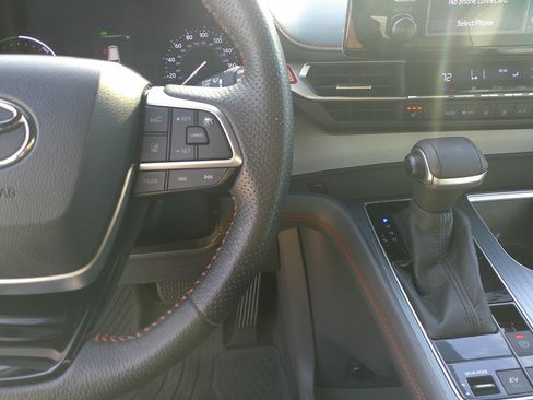 Used 2021 Toyota Sienna XSE image 21