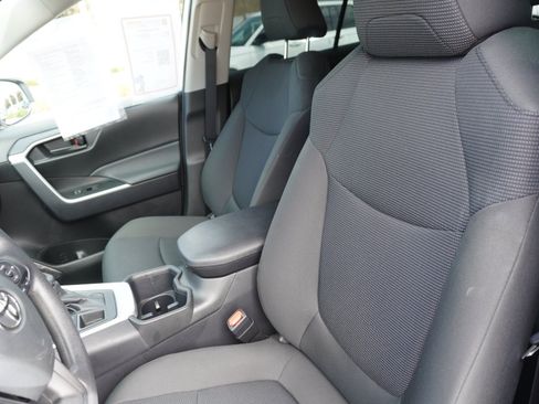 Used 2025 Toyota RAV4 LE AWD/4WD image 20