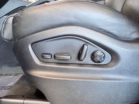 Used 2023 Porsche Cayenne Platinum Edition image 39