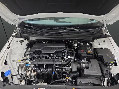 Certified 2025 Hyundai Elantra SEL image 37