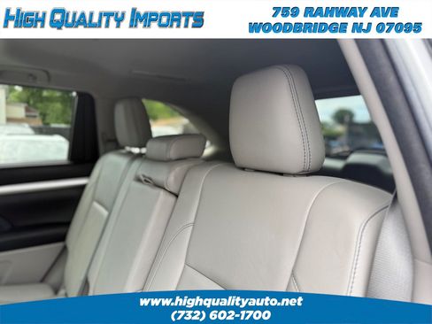 Used 2018 Toyota Highlander XLE AWD/4WD image 51