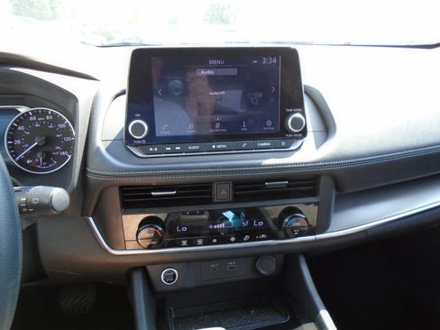 Used 2023 Nissan Rogue SV FWD image 16