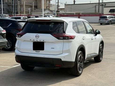 Used 2025 Nissan Rogue SV AWD/4WD image 4