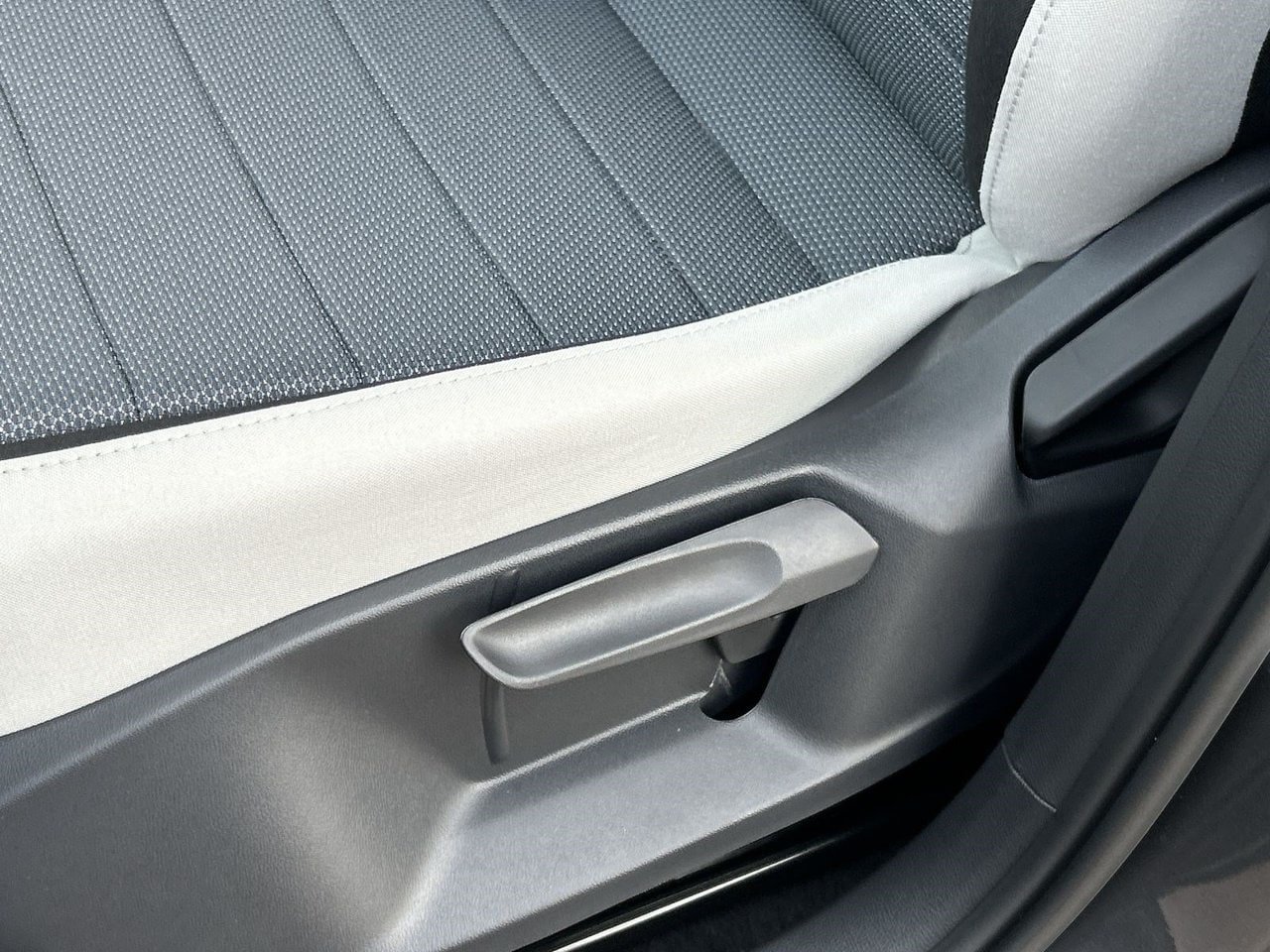 New 2027 Volkswagen Taos SE AWD/4WD image 16
