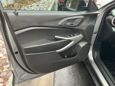 Used 2024 Chevrolet Trax RS w/ Sunroof Package image 17