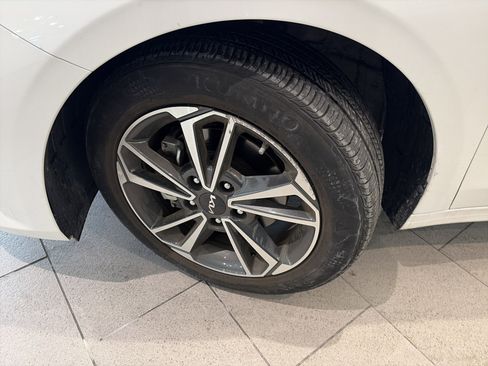 Used 2023 Kia Forte LXS image 7