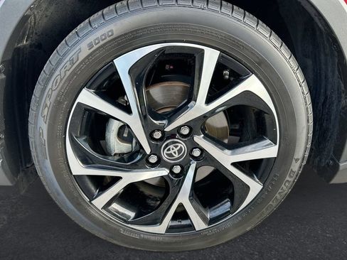 Used 2022 Toyota C-HR XLE FWD image 10